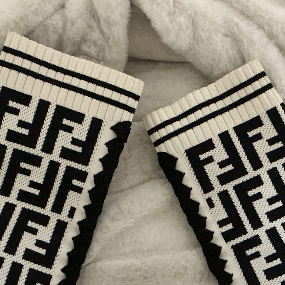 Fendi Black/White Sweater Ankle Boots Size 37 - Picture 11 of 16